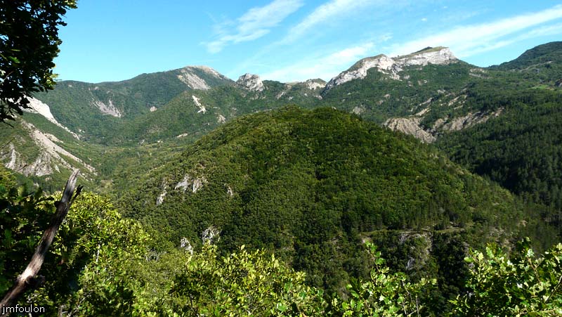 la-batie-50web.jpg - La vue vers l'Est d'ici