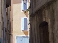 Manosque - Vieille ville  Une des nombreuses ruelles de la vieille ville