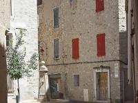 Manosque - Vieille ville  Fontaine au carrefour de quatre rues