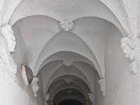 Manosque - Vieille ville  Gypseries dans un immeuble de la rue des Quintrands