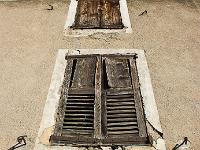 Mison-les-Armands  Sur une vieille façade