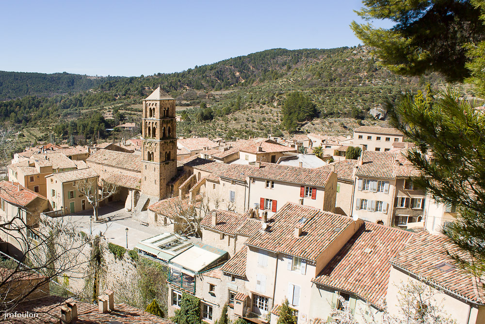 nd-beauvoir-003.jpg - Déjà, une vue intéressante sur le village se profile ! ...