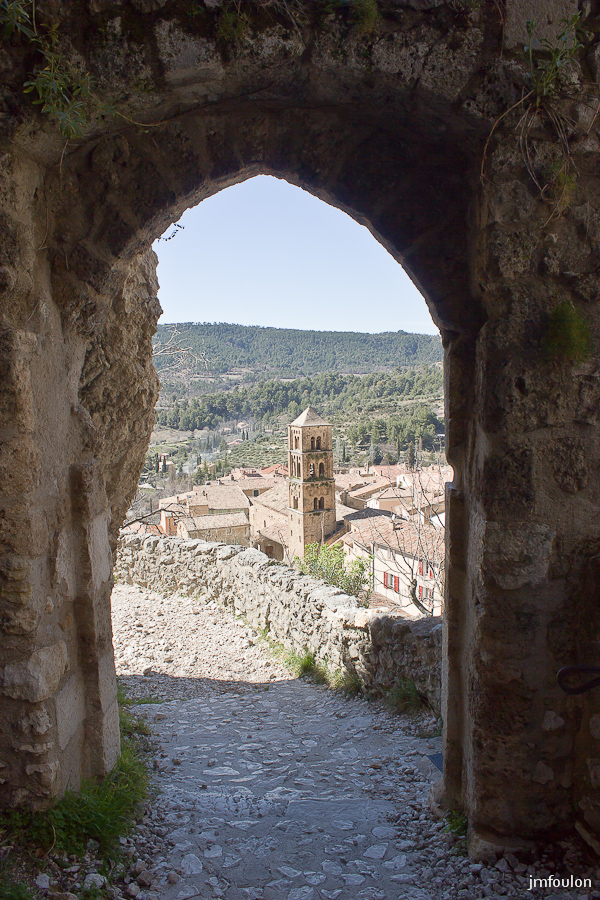 nd-beauvoir-007.jpg - Il y  avait jadis une porte à passer qui en protégeais l'accès