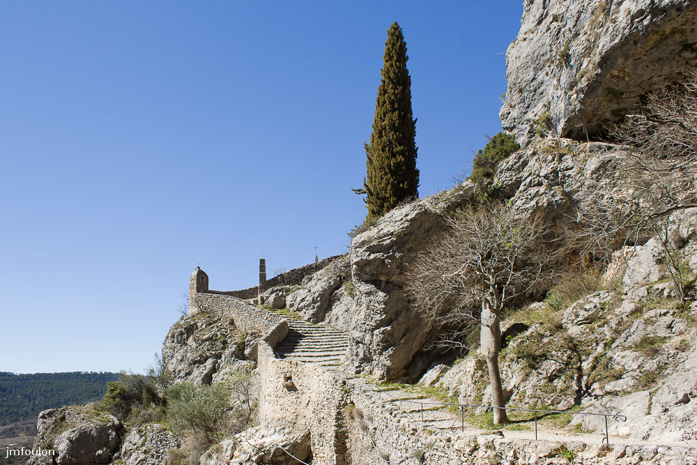 nd-beauvoir-014.jpg - C'est ici que commence la calade de 262 marches que nous allons maintenant empreinter