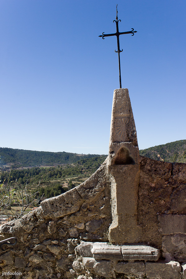 nd-beauvoir-024.jpg - L'oratoire de Blacas. C'est un des plus anciens de toute la Provence, il aurait été érigé au XIVème siècle.