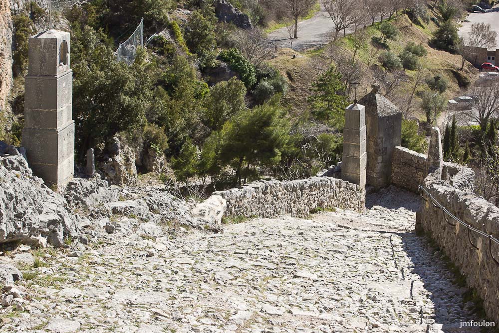 nd-beauvoir-025.jpg - Une autre vue du chemin de croix