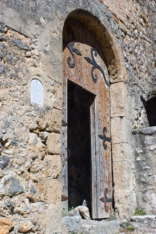 nd-beauvoir-037.jpg - Encore une porte et une muraille à franchir !