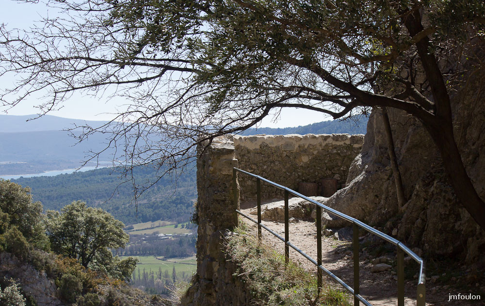 nd-beauvoir-057.jpg - Un autre court sentier en corniche et en cul de sac nous offre une vue magnifique vers le Sud