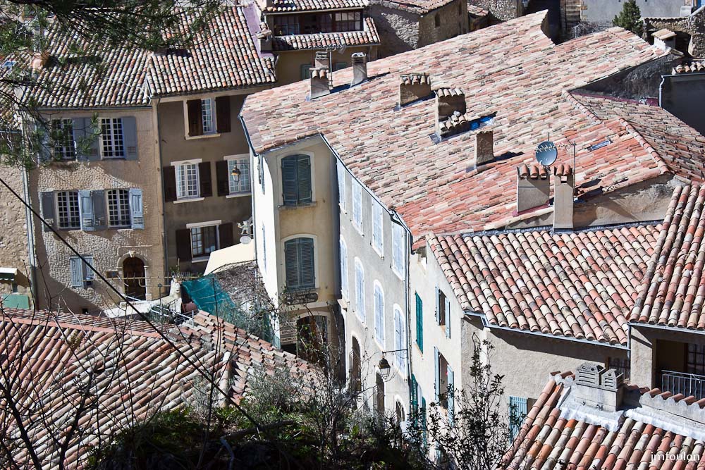 nd-beauvoir-069.jpg - D'ici, de belles vues sur Moustiers s'offrent à nous ! ...