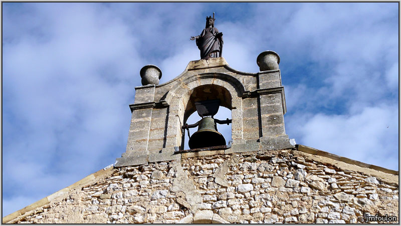 nd-des-ange-10web.jpg - La cloche surmontée d'une vierge...