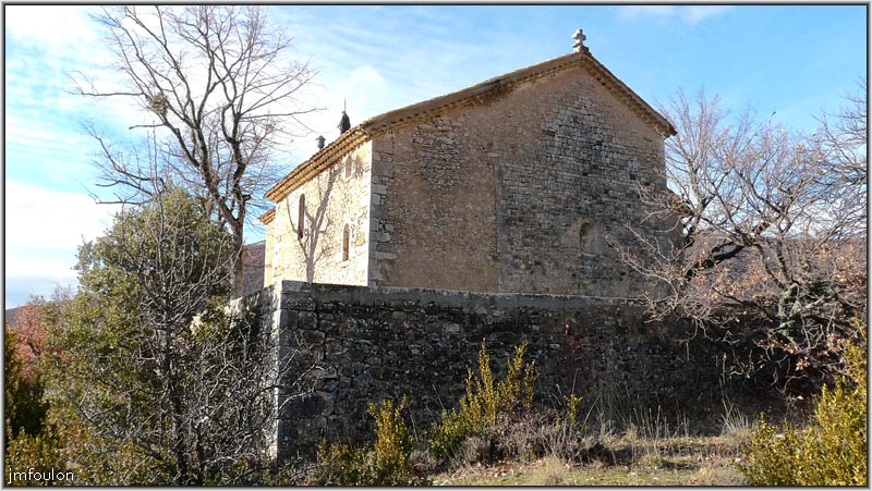 nd-des-ange-29web.jpg - Vue du pignon est. On devine la chapelle d'origine, beaucoup plus petite ...