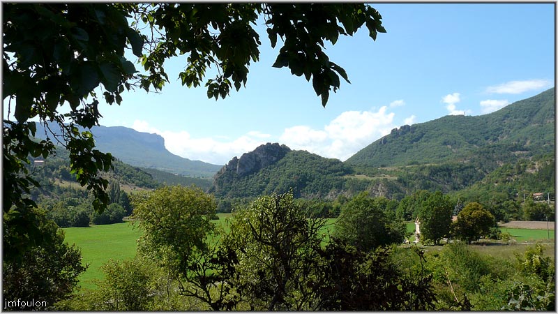 nibles-06web.jpg - Vue vers le sud depuis Nibles. A gauche Gache, à droite Hongrie