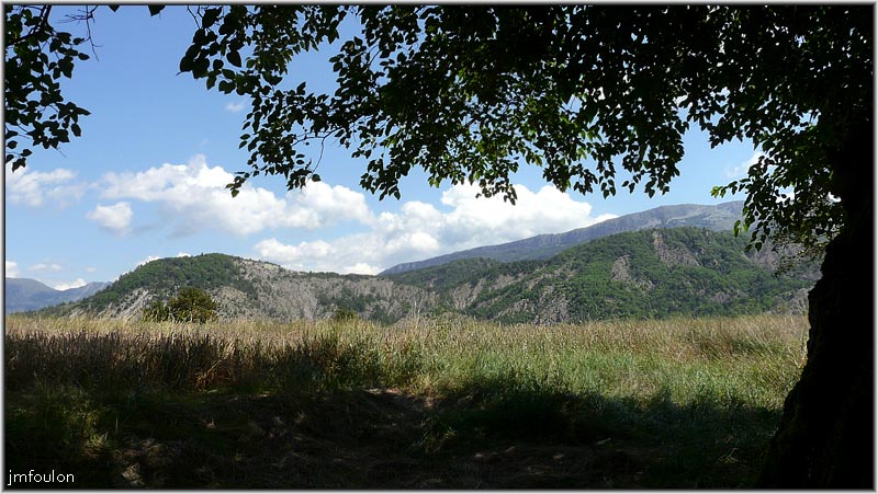 nibles-08web.jpg - Serre la Vache et Jouère à l'ombre du murier