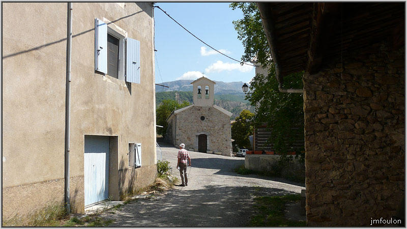nibles-11web.jpg - On y va. Devant l'église ND de Bethléem