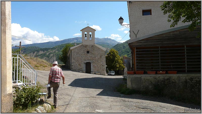 nibles-13web.jpg - A droite, c'est la mairie