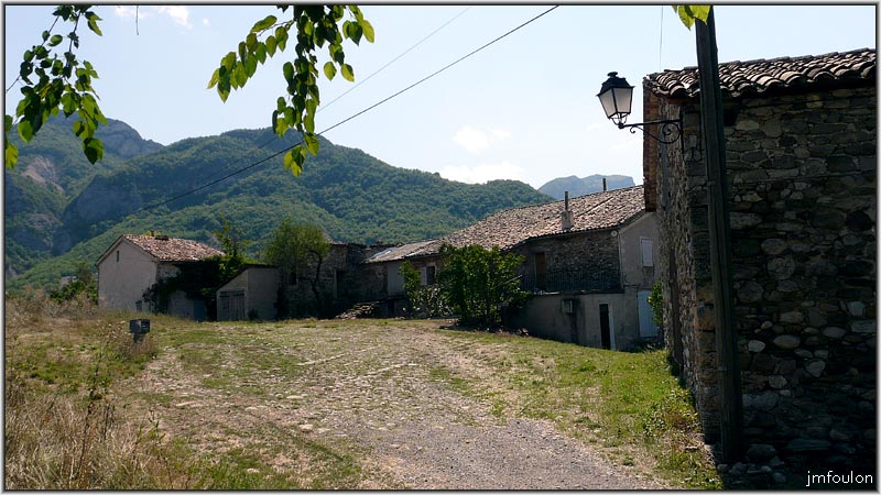 nibles-25web.jpg - Le reste du village (nord)