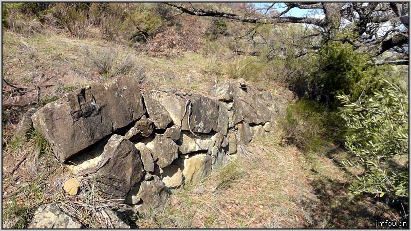 paresous-05web.jpg - Les pierres sont énormes