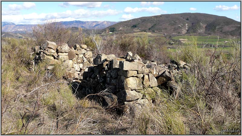 paresous-12web.jpg - Au second plan Montgervis