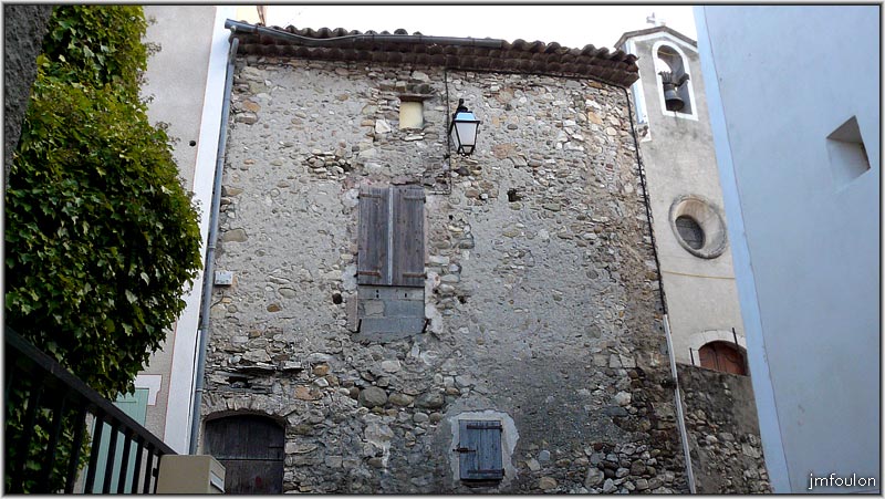 peipin-23web.jpg - Jonction de la rue du Four et de l'impasse de l'Eglise que l'on aperçois à droite