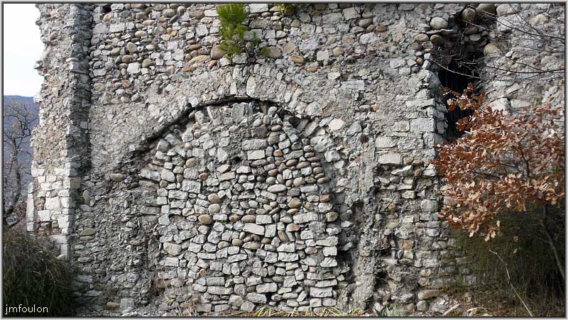 peipin-chateau-14web.jpg - Mur sud de la chapelle