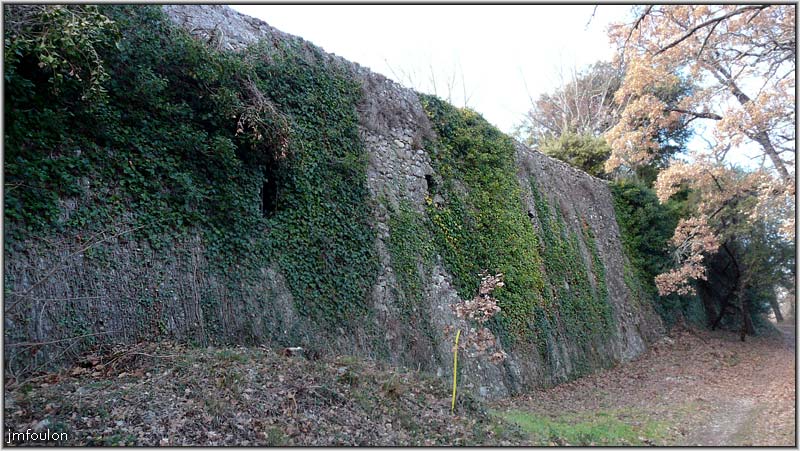 peipin-chateau-18web.jpg - Vestiges du château - Rempart  est