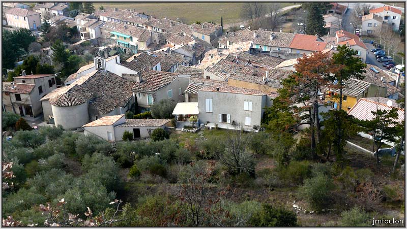 peipin-chateau-20web.jpg - Vue sur le vieux village depuis l'esplanade du château