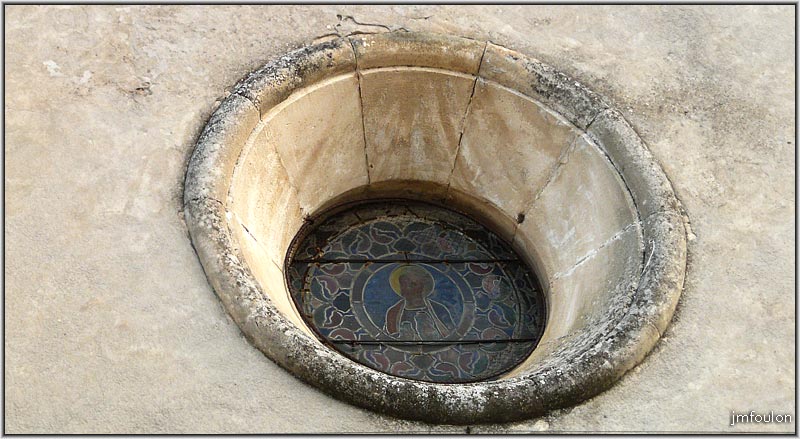 peipin-eglise-06web.jpg - Eglise Saint-Martin. L'oculus