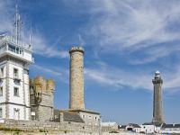 Pointe de Penmarc'h  De gauche à droite : Le sémaphore, la tour à feu, le vieux phare et le phare d'Eckmühl