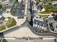 Pointe de Penmarc'h  Vue sur l'entrée du phare d'Eckmühl depuis le sommet du celui-ci