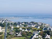 Pointe de Penmarc'h  Zoom sur le port de Kerity depuis le sommet du phare d'Eckmühl