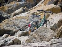 Crozon - Plage de Goulien  Le vélo dans les rochers