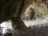 Crozon - Plage de Goulien  Grottes à l'Ouest de la plage de Goulien