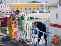 Port de Saint Guénolé  Préparatifs avant la prochaine sortie en mer
