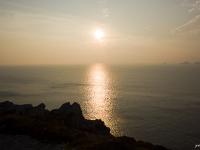 Crozon - Pointe de Dinan au couchant  Soleil couchant. au loin, la pointe de Pen Hir et les Tas de Pois