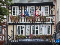 Quimper  L'Art de Cornouailles - Faïences de Quimper - Maison Henriot