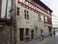 Quimper  Maison à pan de bois et fenêtres à meneaux