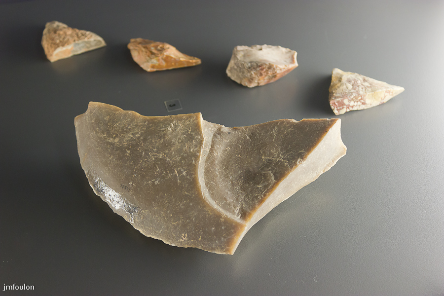 musee-022-2.jpg - Racloirs du Moustérien - Probablement réalisés par l'Homme de néandertal