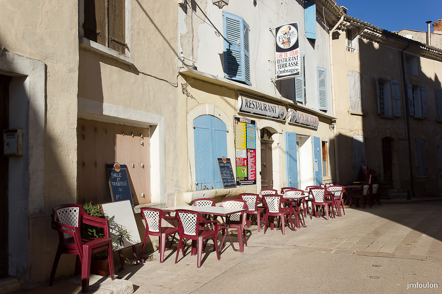 quinson-010.jpg - Le Café du Cours sur le Cours National