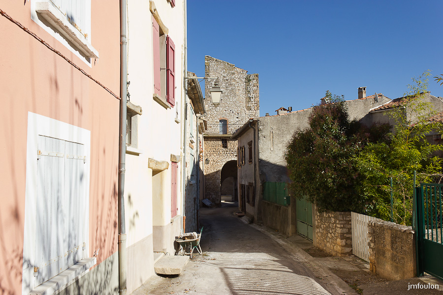 quinson-017.jpg - Rue des Deux Portails