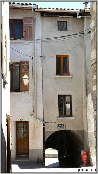 tallard-77web.jpg - Porte Durance - Vue de l'intérieur du Bourg