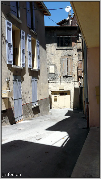tallard-87web.jpg - Rue du Mazel - Au fond la rue des Arcs