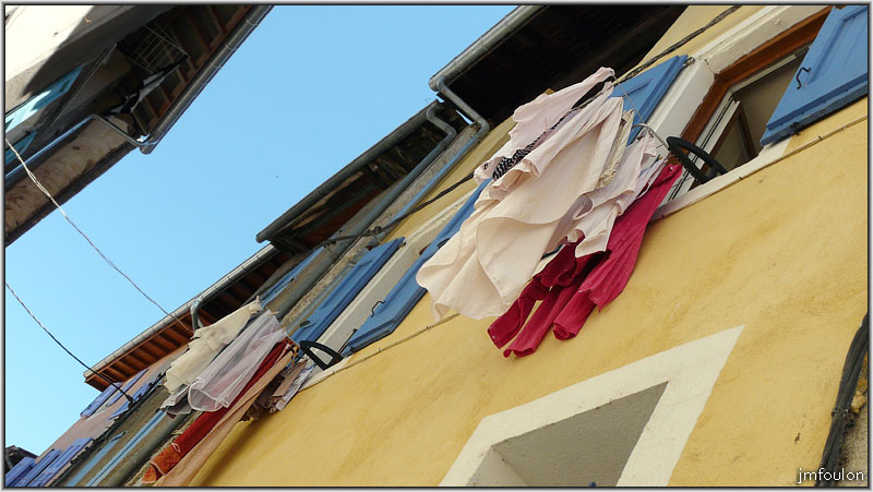 tallard-94web.jpg - Rue du Mazel - Jour de lessive