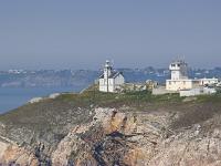 Presqu'île de Crozon  Le phare et le sémaphore de la pointe du Toulinguet