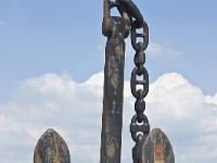 Presqu'île de Crozon  Ancre devant le Mémorial de la Bataille de l’Atlantique sur le site du fort de Kerbonn