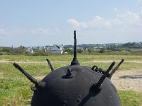 Presqu'île de Crozon  Mine devant Mémorial de la Bataille de l’Atlantique sur le site du fort de Kerbonn