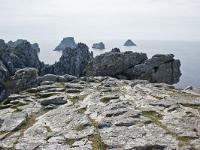Presqu'île de Crozon  Arrivée au Tas de Pois. De là on peut voir de la Pointe du Raz à la Pointe Saint Mathieu. Par beau temps on distingue les îles de Sein, Ouessant et Molène