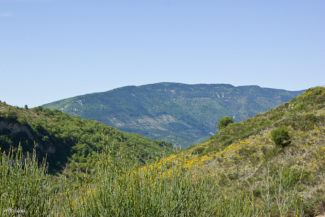 ventoux-002-2.jpg - L'Est du Ventoux depuis Barret de Lioure, entre Séderon et Montbrun les Bains