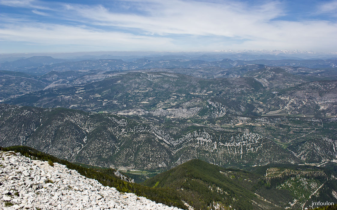 ventoux-012-2.jpg - Vue vers le Nord depuis le sommet