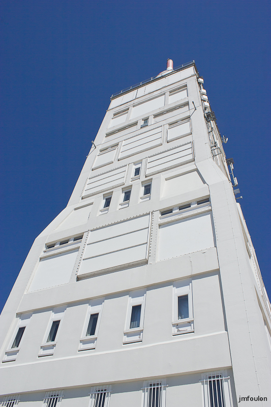 ventoux-021-2.jpg - La station hertzienne 18-804 au sommet