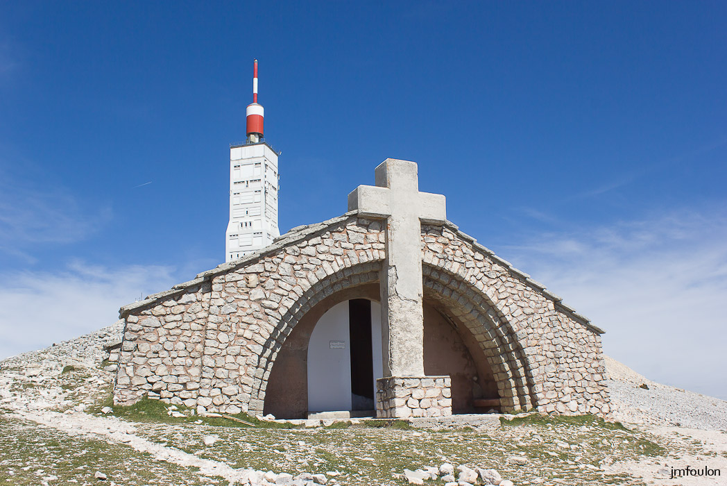 ventoux-025-2.jpg - Chapelle Sainte-Croix inaugurée le 1 juillet 1956 - Sud